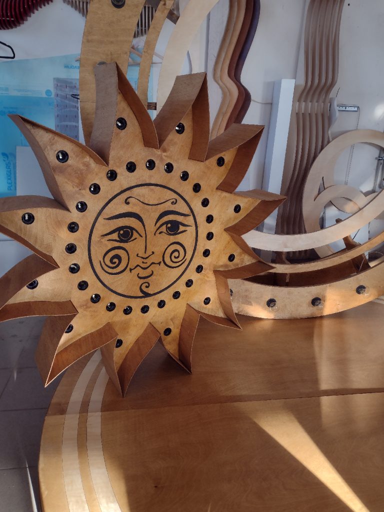 Dekoracja sceniczna  - Frezowanie CNC - www.serviceplast.pl