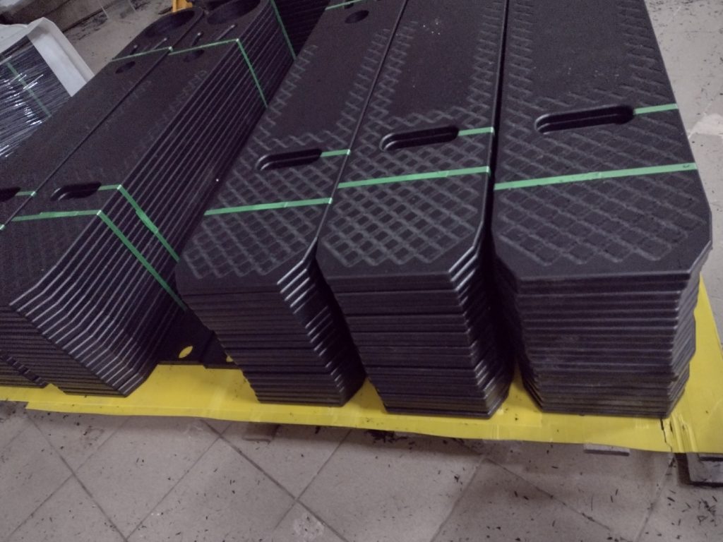 Frezowanie polietylenu PEHD - Frezowanie CNC - www.serviceplast.pl