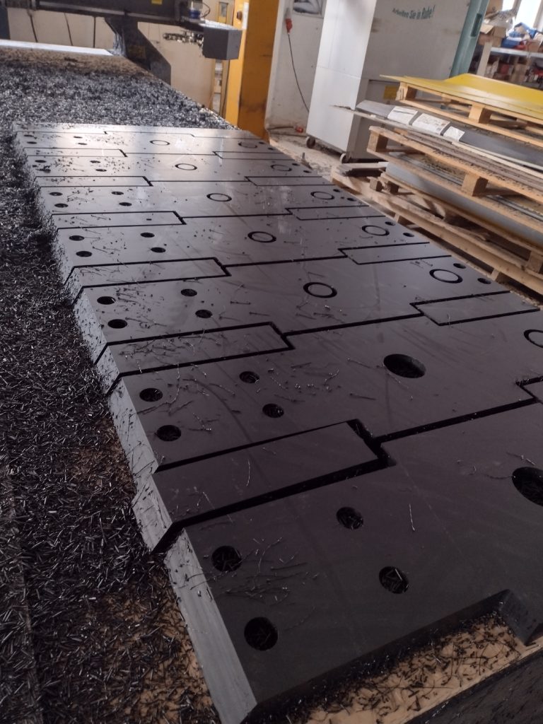 Frezowanie polietylenu PEHD - Frezowanie CNC - www.serviceplast.pl