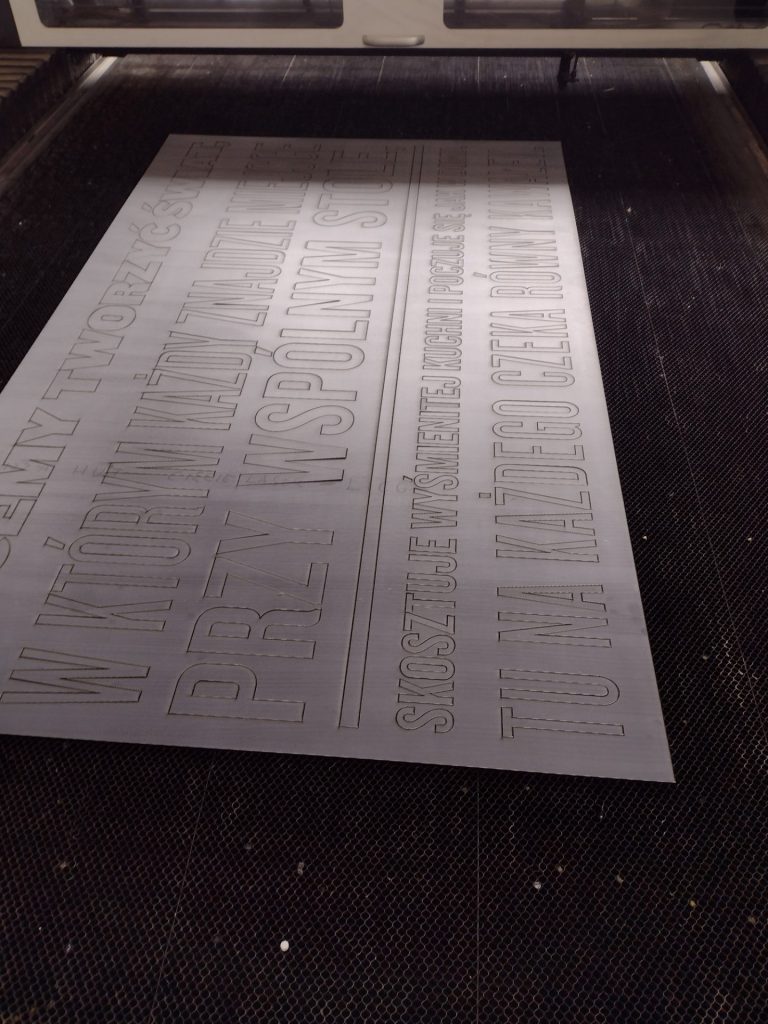 szyldy reklamowe - Service Plast - Cięcie laserem - Tworzywa sztuczne - www.serviceplast.pl 