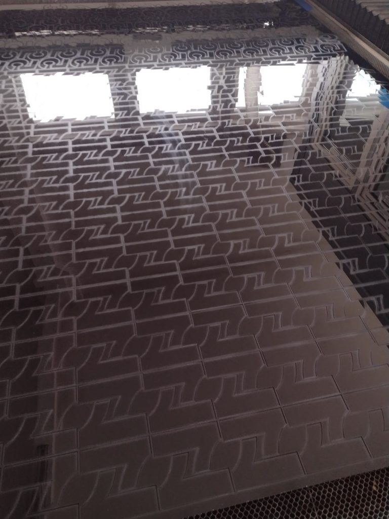 cyfry na zamówienie - Service Plast - Cięcie laserem - Tworzywa sztuczne - www.serviceplast.pl 