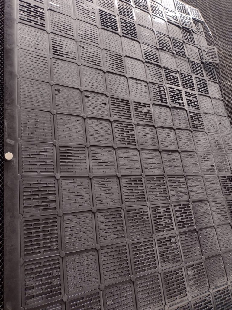 kratka do wentylacji - Service Plast - Cięcie laserem - Tworzywa sztuczne - www.serviceplast.pl 