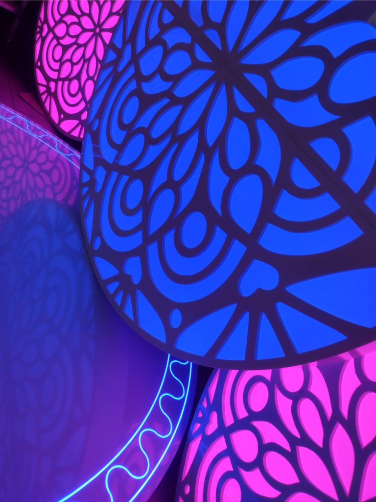 Dekoracja sceniczna  - Frezowanie CNC - www.serviceplast.pl