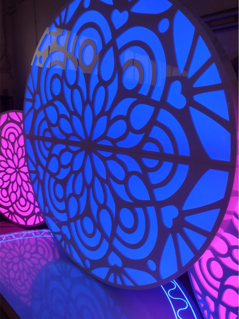 Dekoracja sceniczna  - Frezowanie CNC - www.serviceplast.pl