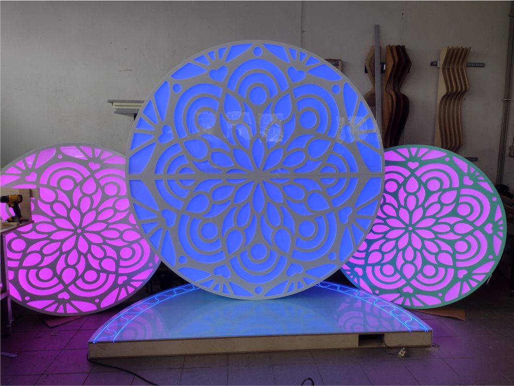 Dekoracja sceniczna  - Frezowanie CNC - www.serviceplast.pl