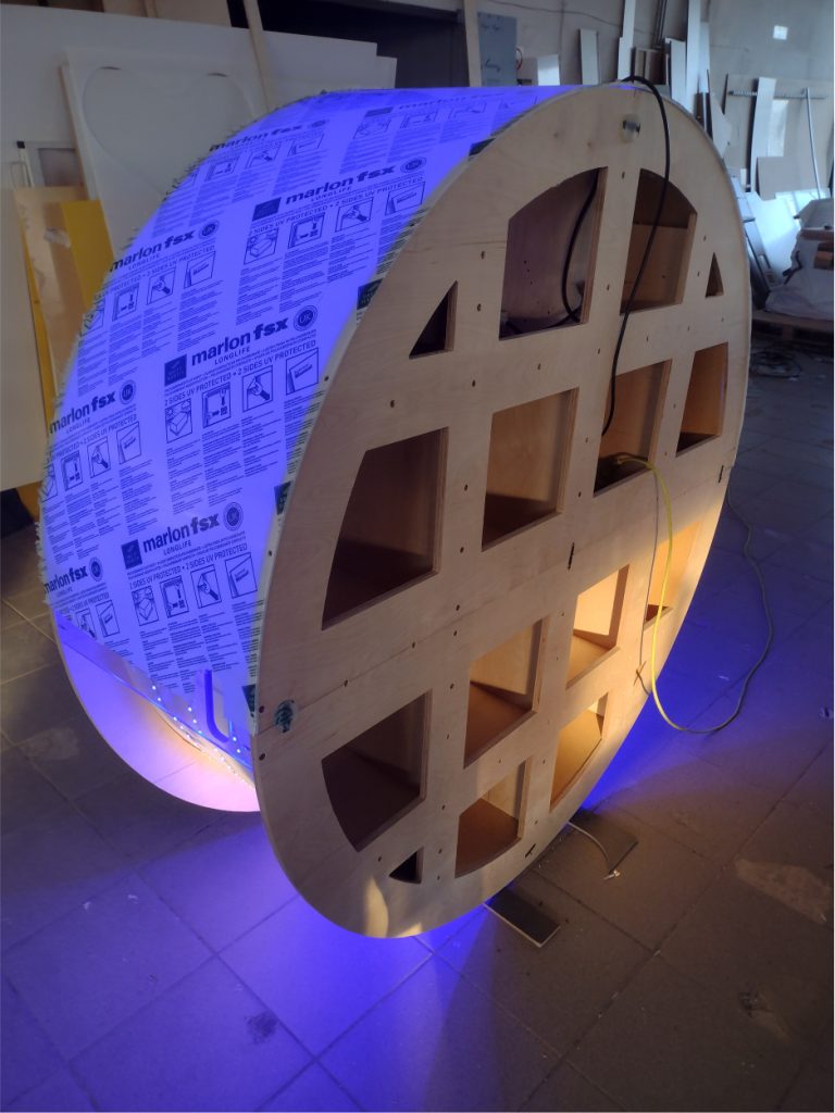 Dekoracja sceniczna  - Frezowanie CNC - www.serviceplast.pl