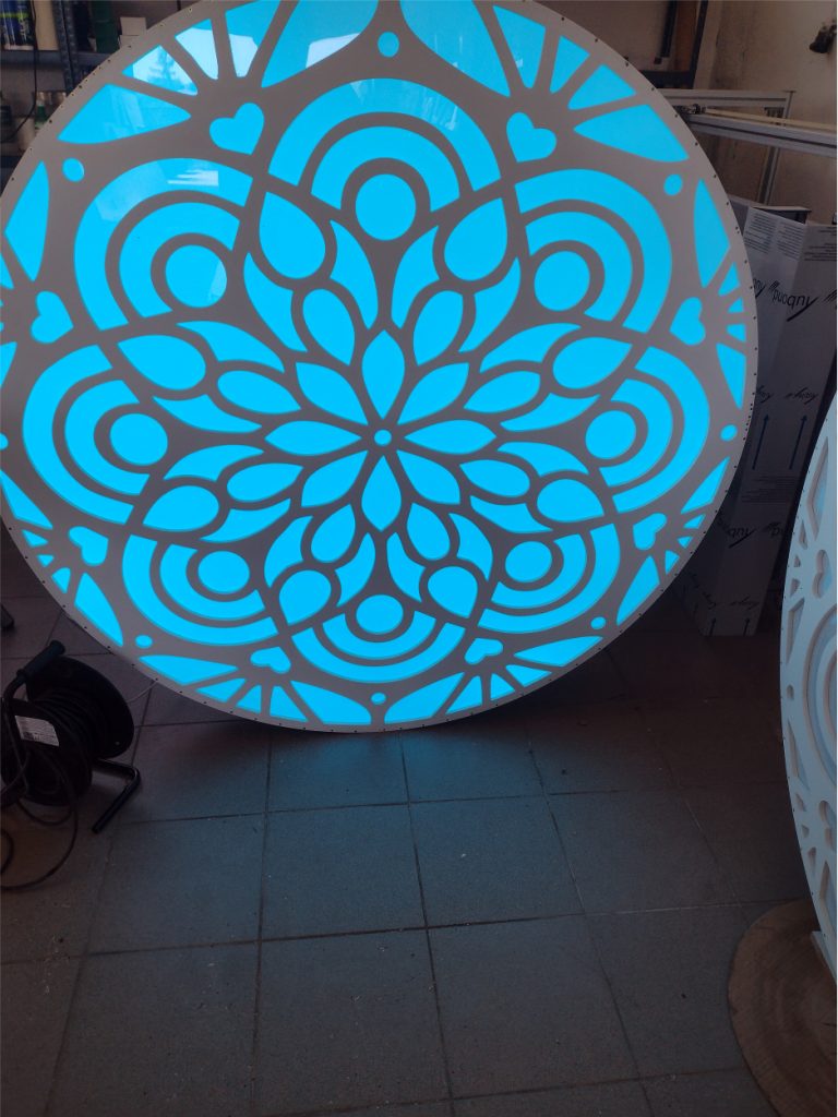 Dekoracja sceniczna  - Frezowanie CNC - www.serviceplast.pl