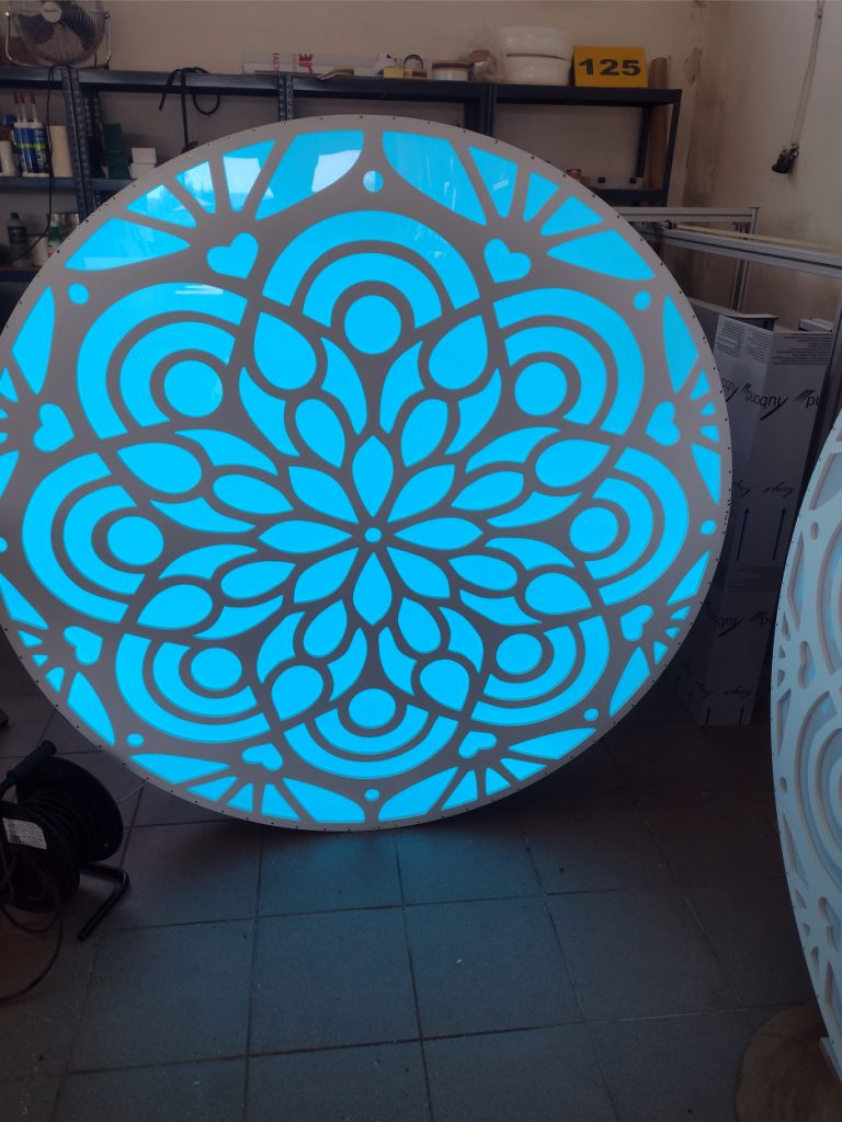 Dekoracja sceniczna  - Frezowanie CNC - www.serviceplast.pl