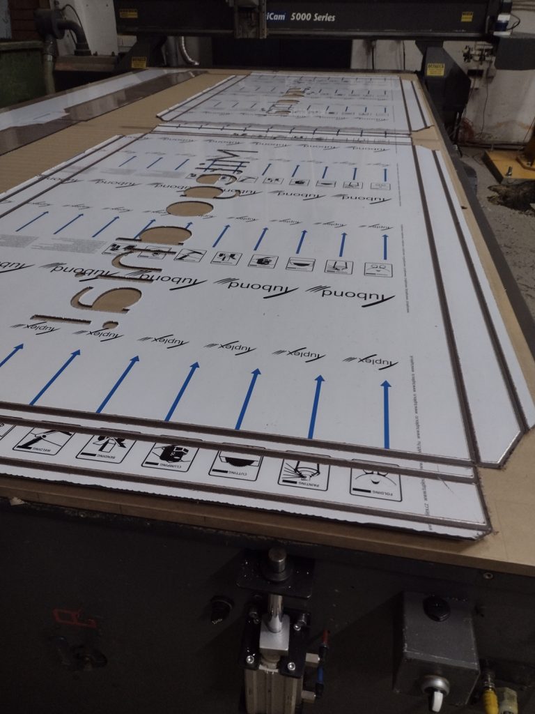 Frezowanie dibondu - Frezowanie CNC - www.serviceplast.pl