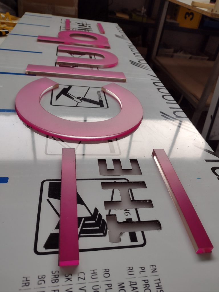 Frezowanie dibondu - Frezowanie CNC - www.serviceplast.pl