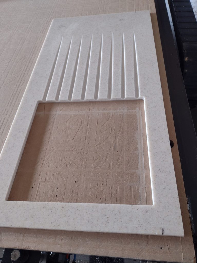 Frezowanie HPL ociekacz zlewu - Frezowanie CNC - www.serviceplast.pl