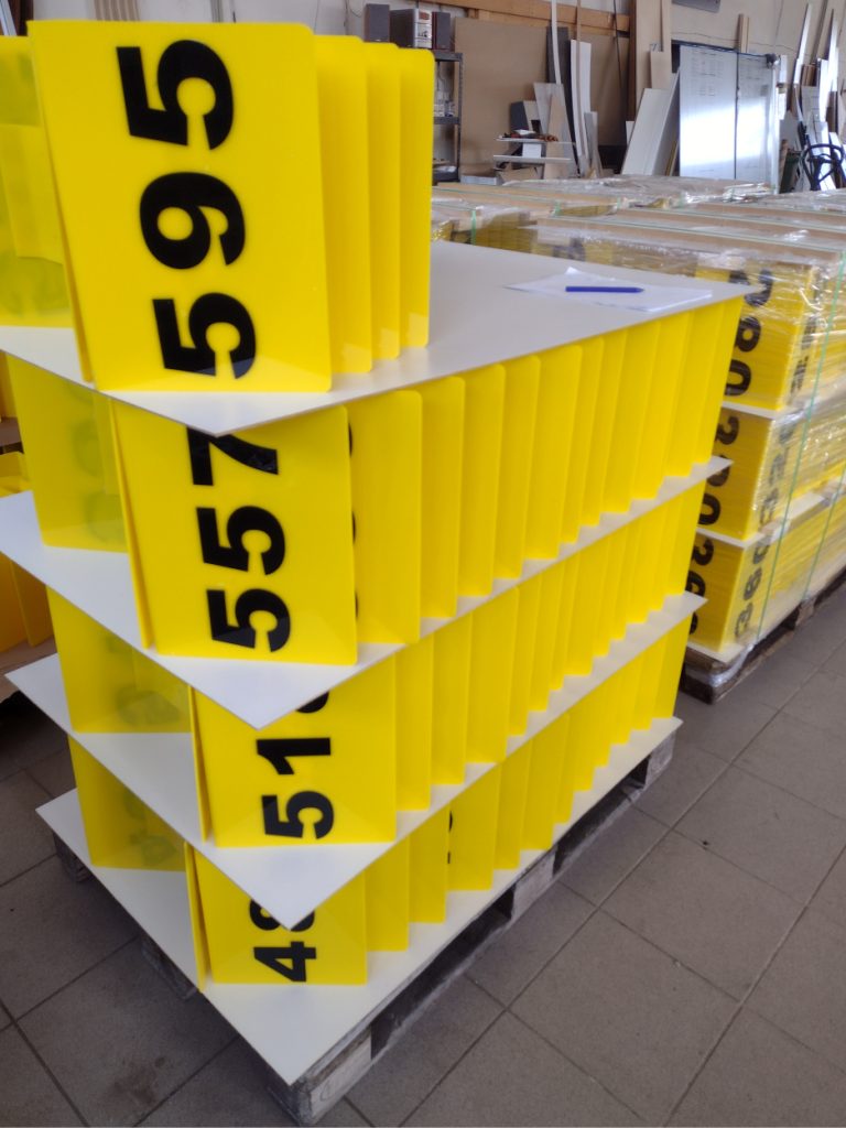 Oznakowanie gazociągu daszek - Frezowanie CNC - www.serviceplast.pl