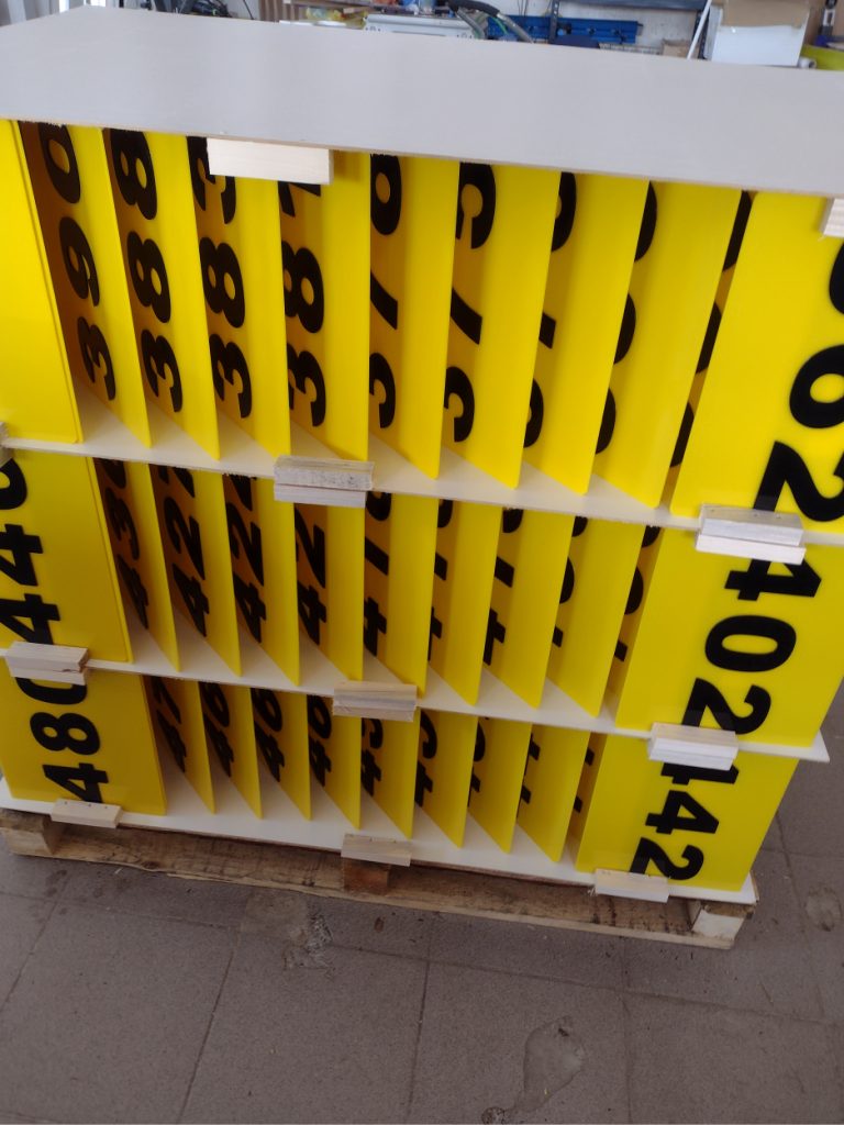 Oznakowanie gazociągu daszek - Frezowanie CNC - www.serviceplast.pl