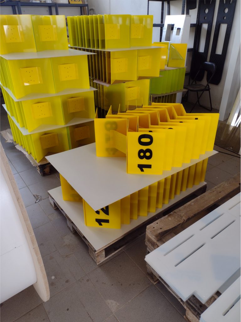 Oznakowanie gazociągu daszek - Frezowanie CNC - www.serviceplast.pl