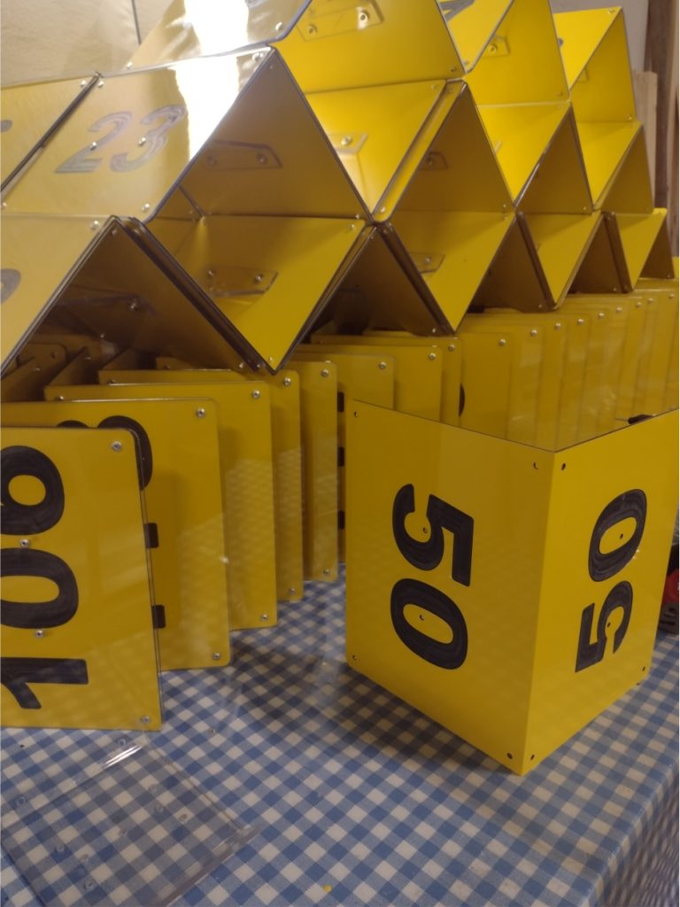 Oznakowanie gazociągu daszek - Frezowanie CNC - www.serviceplast.pl