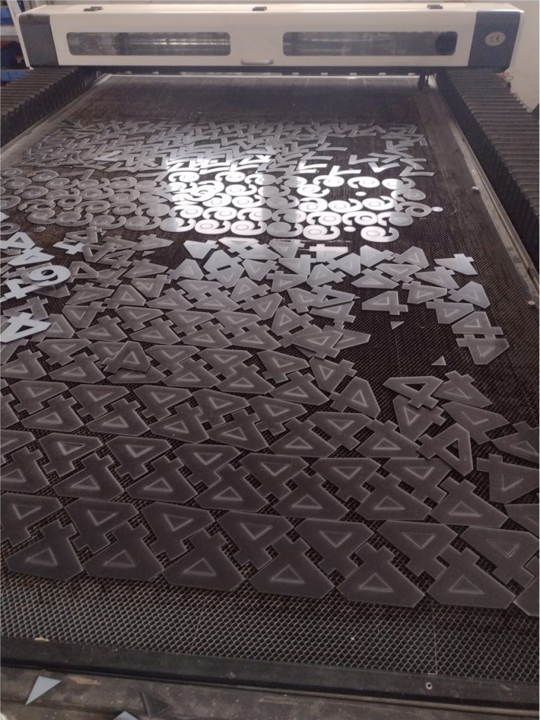 tabliczka z adresem plexi - Service Plast - Cięcie laserem - Tworzywa sztuczne - www.serviceplast.pl 