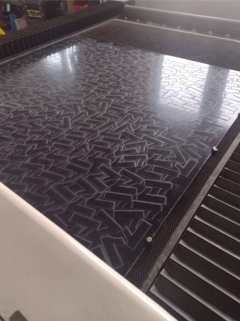 cięcie cyfr- Service Plast - Cięcie laserem - Tworzywa sztuczne - www.serviceplast.pl 