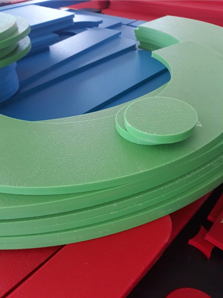 Frezowanie polietylenu PEHD place zabaw - Frezowanie CNC - www.serviceplast.pl