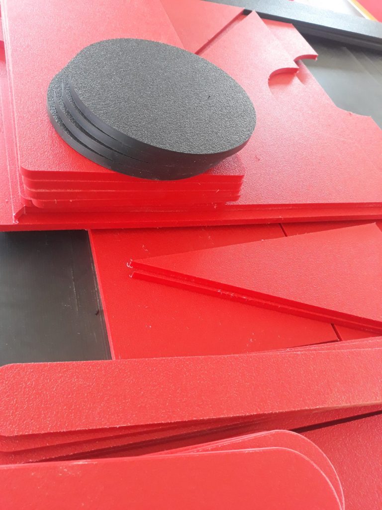 Frezowanie polietylenu PEHD place zabaw - Frezowanie CNC - www.serviceplast.pl