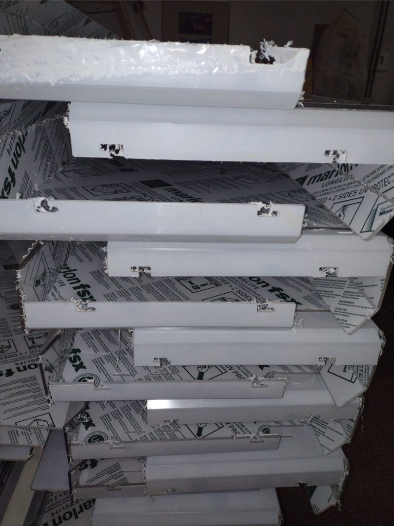 Elementy gięte z poliwęglanu litego - Frezowanie CNC - www.serviceplast.pl