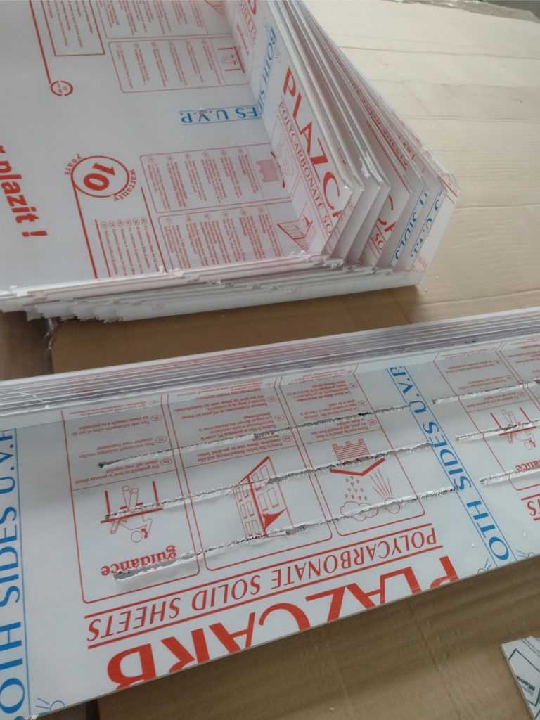 Elementy gięte z poliwęglanu litego - Frezowanie CNC - www.serviceplast.pl