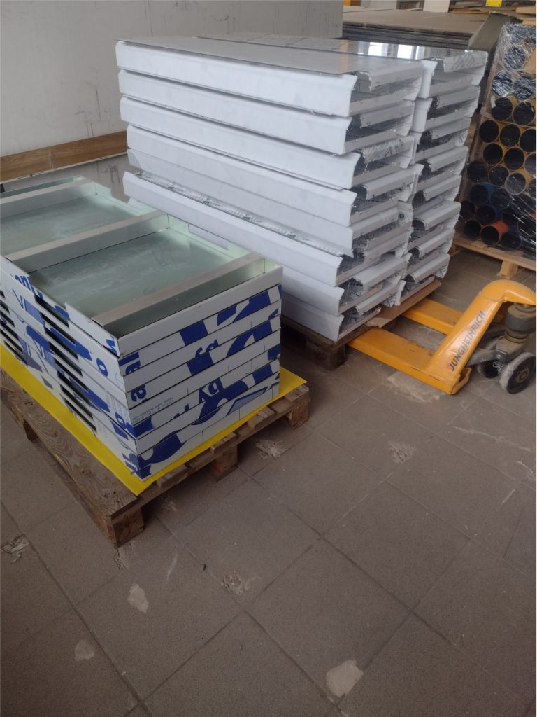 Elementy gięte z poliwęglanu litego - Frezowanie CNC - www.serviceplast.pl