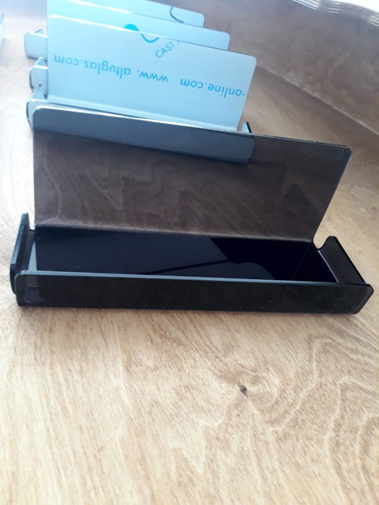 Elementy gięte z plexi - Frezowanie CNC - www.serviceplast.pl