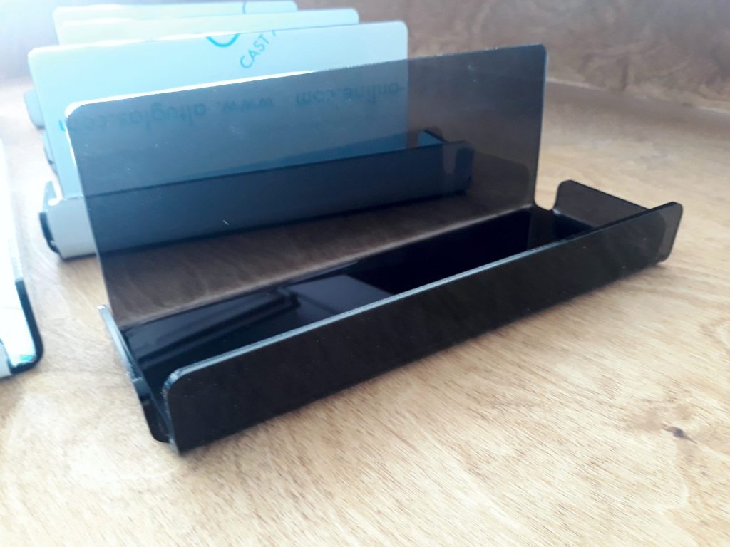 Elementy gięte z plexi - Frezowanie CNC - www.serviceplast.pl