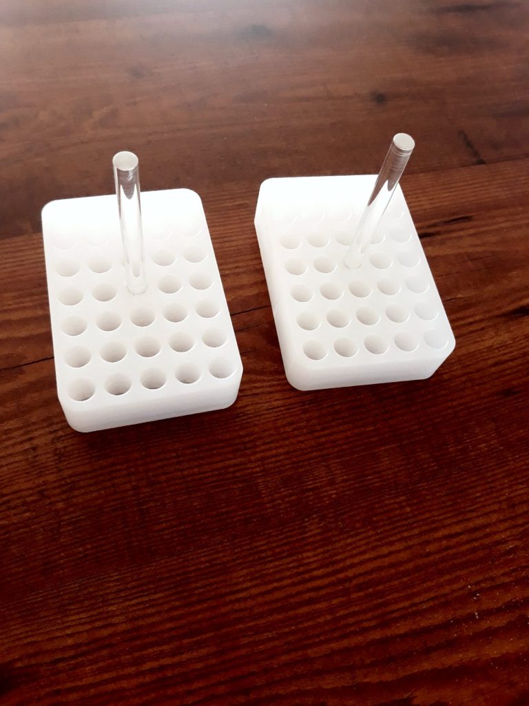 statywy na fiolki z plexi - Frezowanie CNC - www.serviceplast.pl