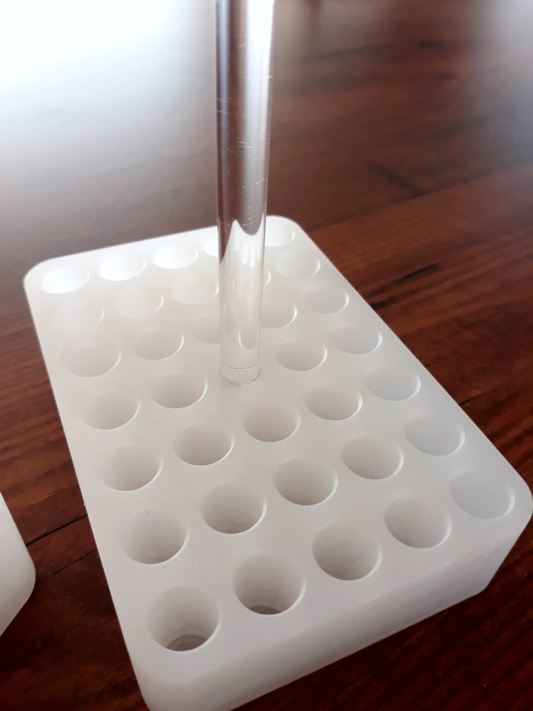 statywy na fiolki z plexi - Frezowanie CNC - www.serviceplast.pl