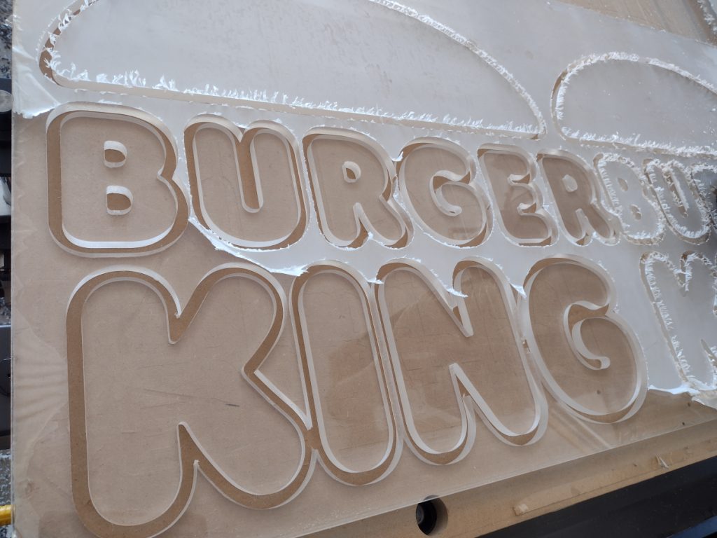 logo z plexi - Frezowanie CNC - www.serviceplast.pl