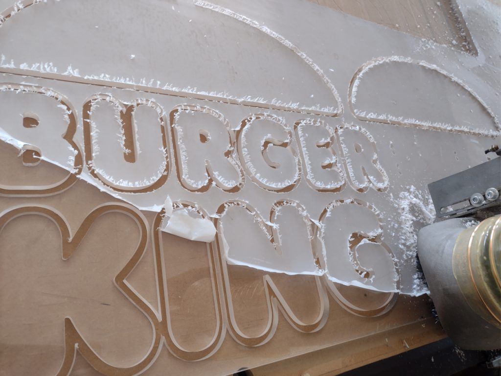 logo z plexi - Frezowanie CNC - www.serviceplast.pl