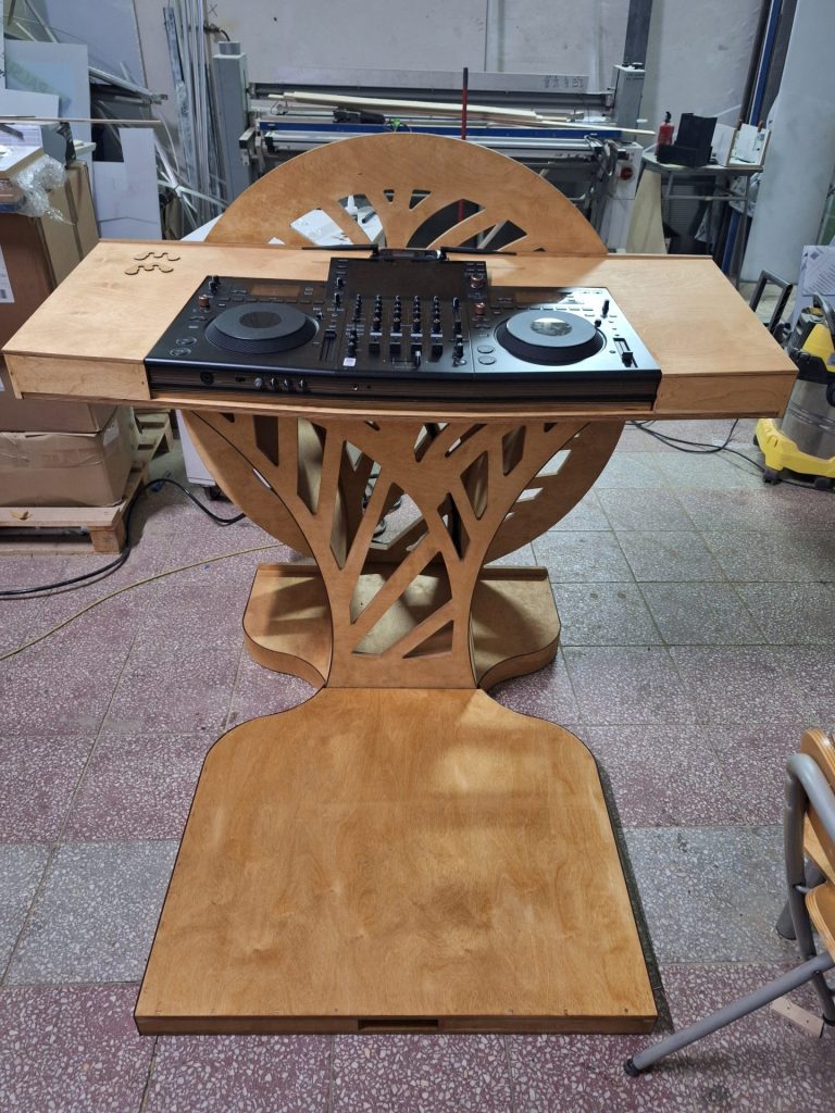 Stage decoration, DJ -&nbsp;CNC milling -&nbsp;www.serviceplast.pl