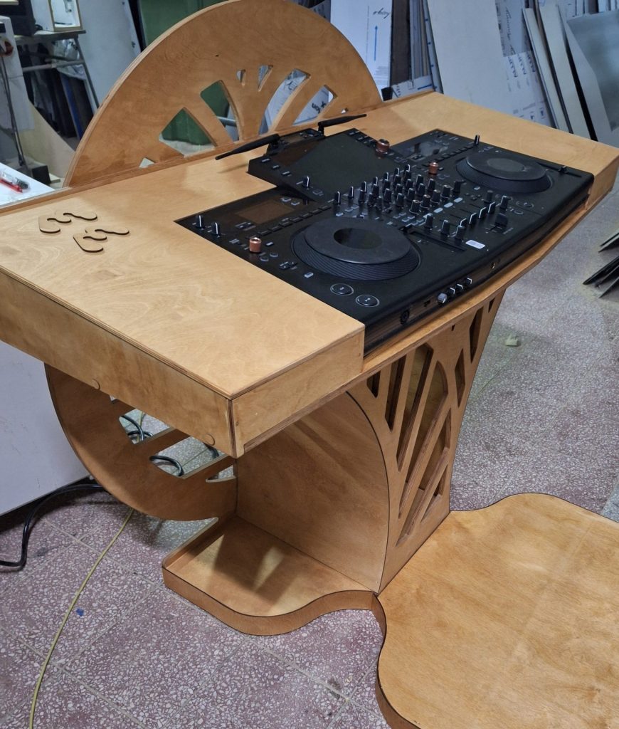 Stage decoration, DJ -&nbsp;CNC milling -&nbsp;www.serviceplast.pl