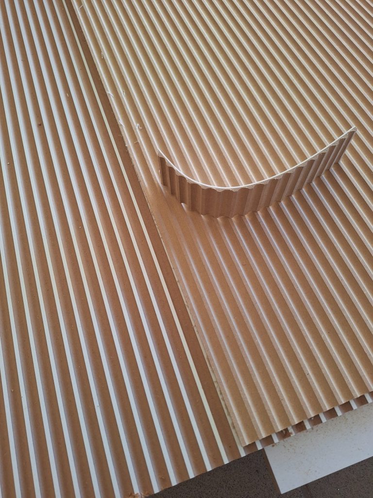 MDF milling -&nbsp;furniture fronts, grooved to size -&nbsp;CNC milling -&nbsp;www.serviceplast.pl