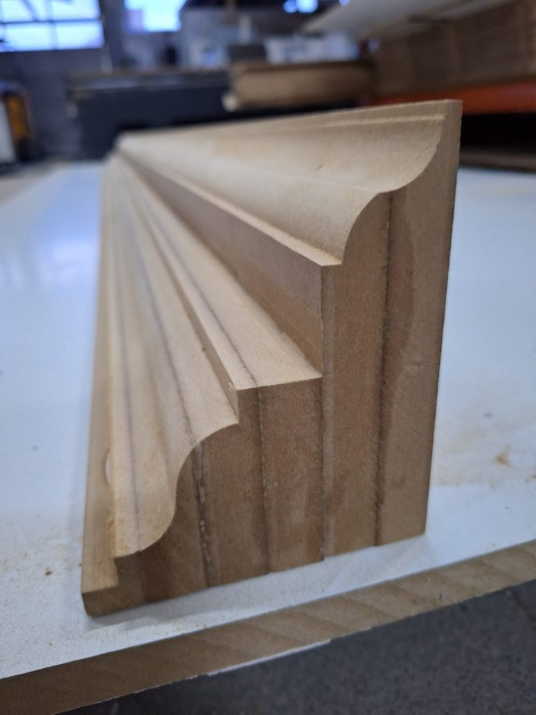 Milling cornice, wooden stucco -&nbsp;CNC milling -&nbsp;www.serviceplast.pl