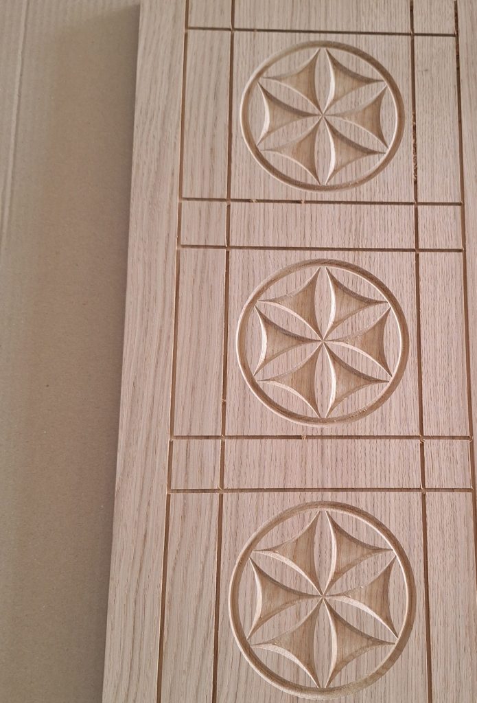 Decorative wood panel with a&nbsp;folk motif -&nbsp;CNC milling -&nbsp;www.serviceplast.pl