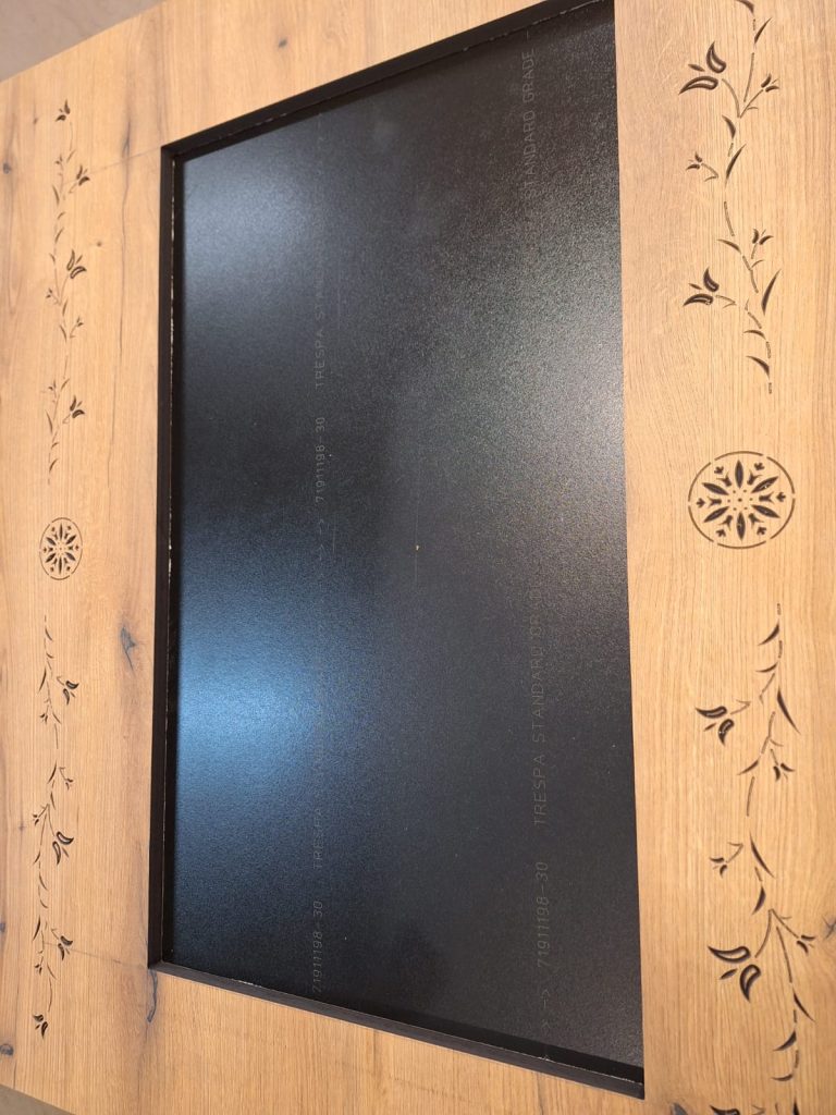 Milling black MDF -&nbsp;folk motif -&nbsp;CNC milling -&nbsp;www.serviceplast.com