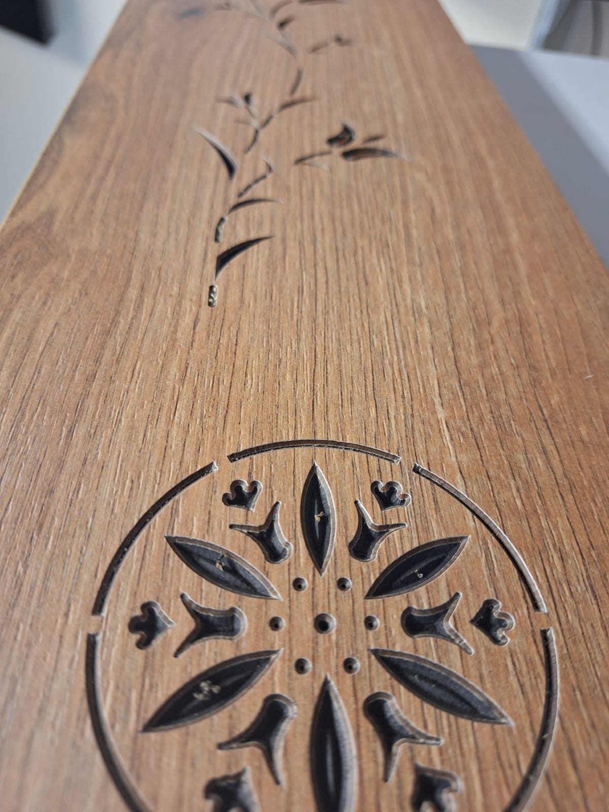 Milling black MDF -&nbsp;folklore pattern -&nbsp;CNC milling -&nbsp;www.serviceplast.com