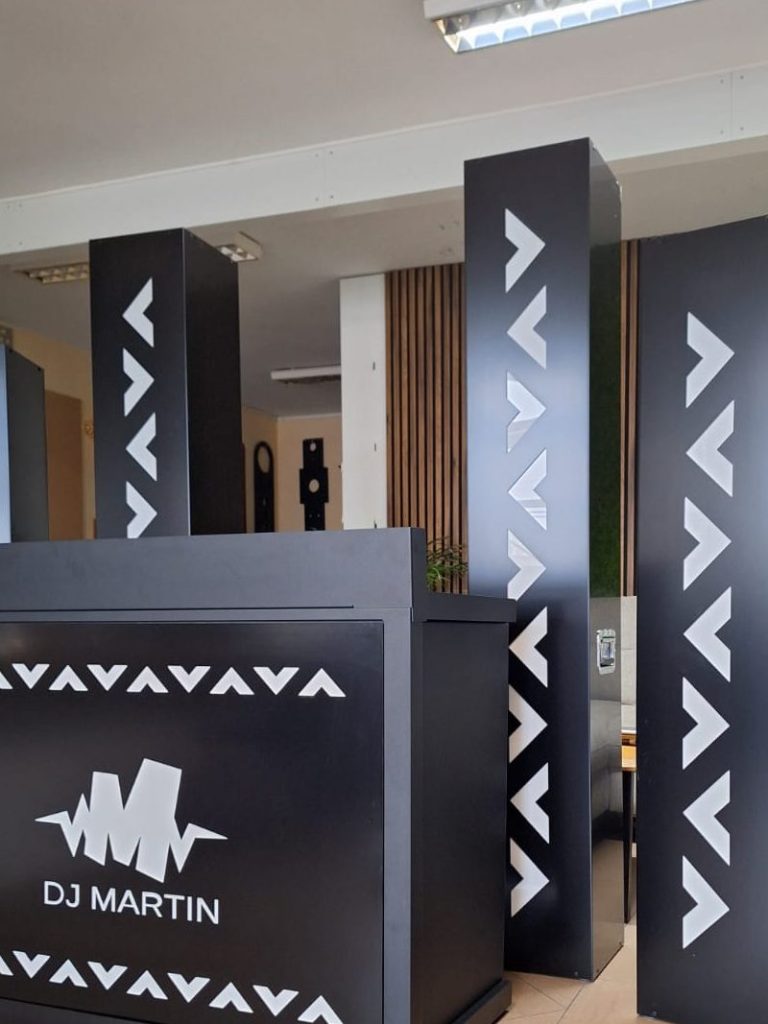 Stage decoration, DJ booth -&nbsp;CNC milling -&nbsp;www.serviceplast.com