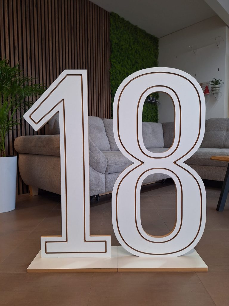 Freestanding digit, decorative digit with LED cutout &ndash; CNC milling &ndash; www.serviceplast.com