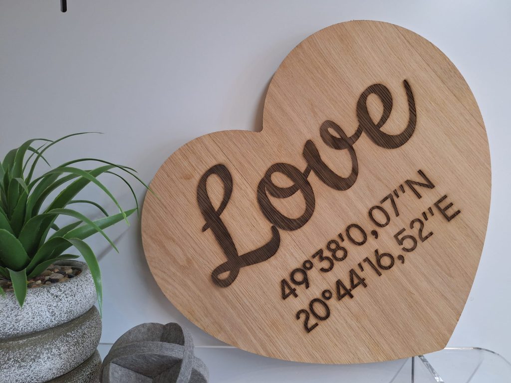 Engraved wooden heart &ndash; CNC milling &ndash; www.serviceplast.com