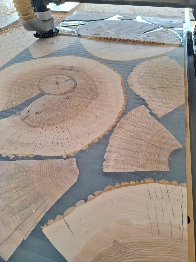 Milling of a&nbsp;resin and wood table &ndash; CNC milling &ndash; www.serviceplast.com