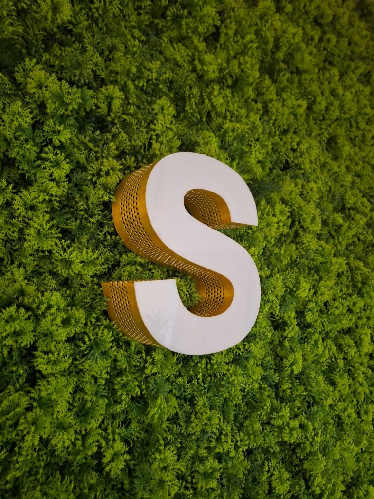 Litera przestrzenna, reklama 3D, litery 3D -&nbsp;serviceplast.pl