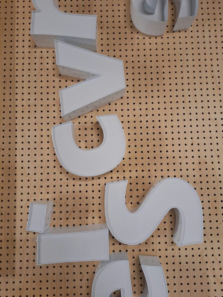 Litera przestrzenna, reklama 3D, litery 3D -&nbsp;serviceplast.pl